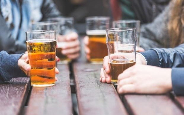 Proponen que la extensión horaria para la venta de alcohol en la Provincia continúe hasta fin de año