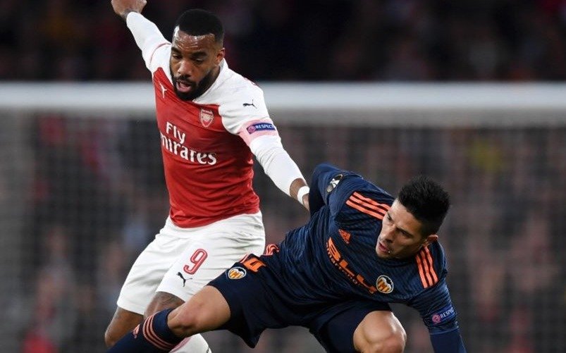 Valencia, con Roncaglia y Garay, perdió con Arsenal por la Europa League