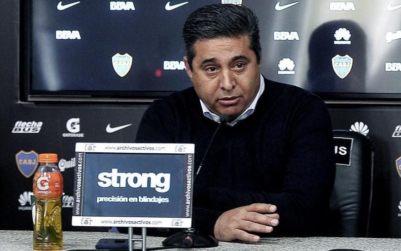 "Vamos a traer dos o tres jugadores de jerarquía", admitió Angelici, y mencionó a Banega