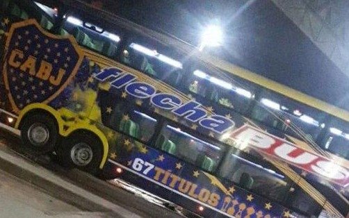 El ómnibus de Boca fue apedreado a su llegada al estadio Malvinas Argentinas