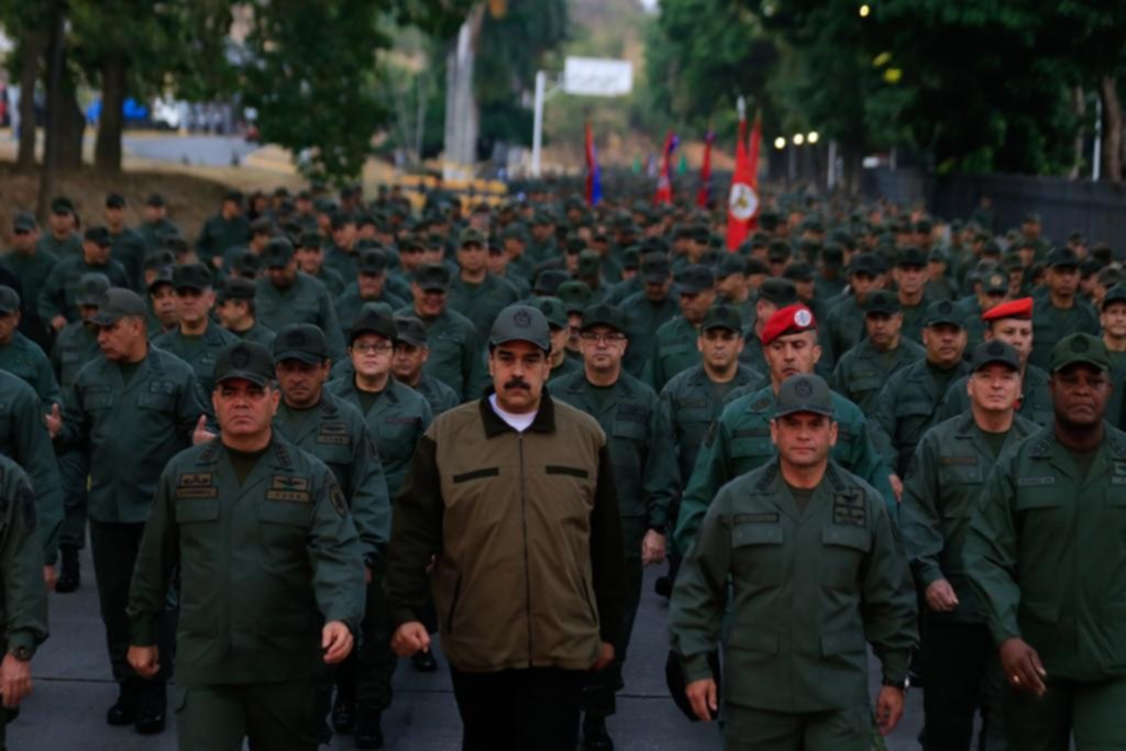 Maduro amenaza con “cortar cabezas” y buscan detener de nuevo a López