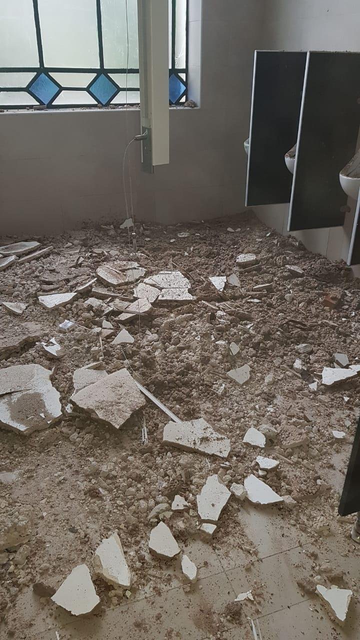 Susto y reclamo estudiantil por la caída de cielorraso en dos facultades de la UNLP