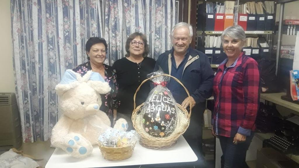 Los rotarios de Gonnet celebraron las Pascuas y presentaron un nuevo mural