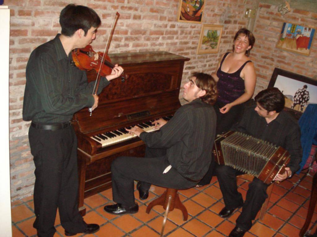 Tango en Villa Elisa con “El Batacazo”