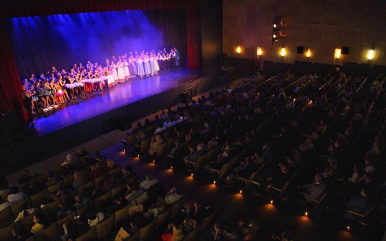 Se llevó adelante "Danzas al sur" en el Teatro Municipal de Quilmes