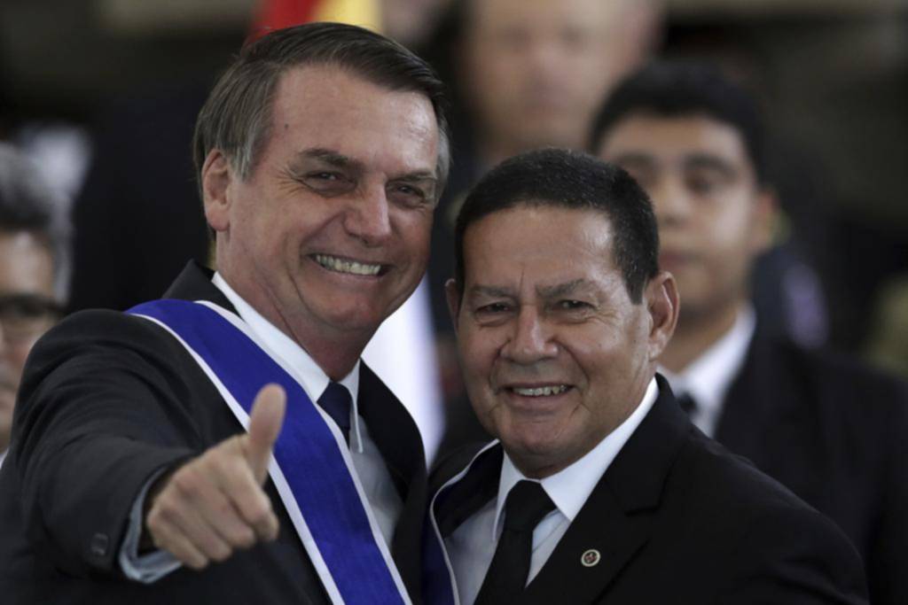 Bolsonaro defendió a Macri y agitó el fantasma de una crisis a la venezolana