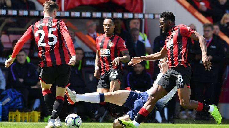Juan Foyth duró solo dos minutos en cancha