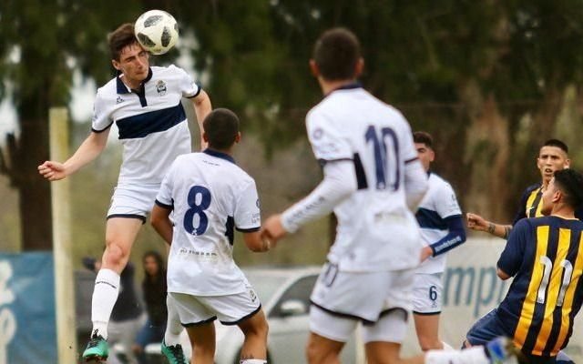 Buena tarea de los Juveniles ante Central