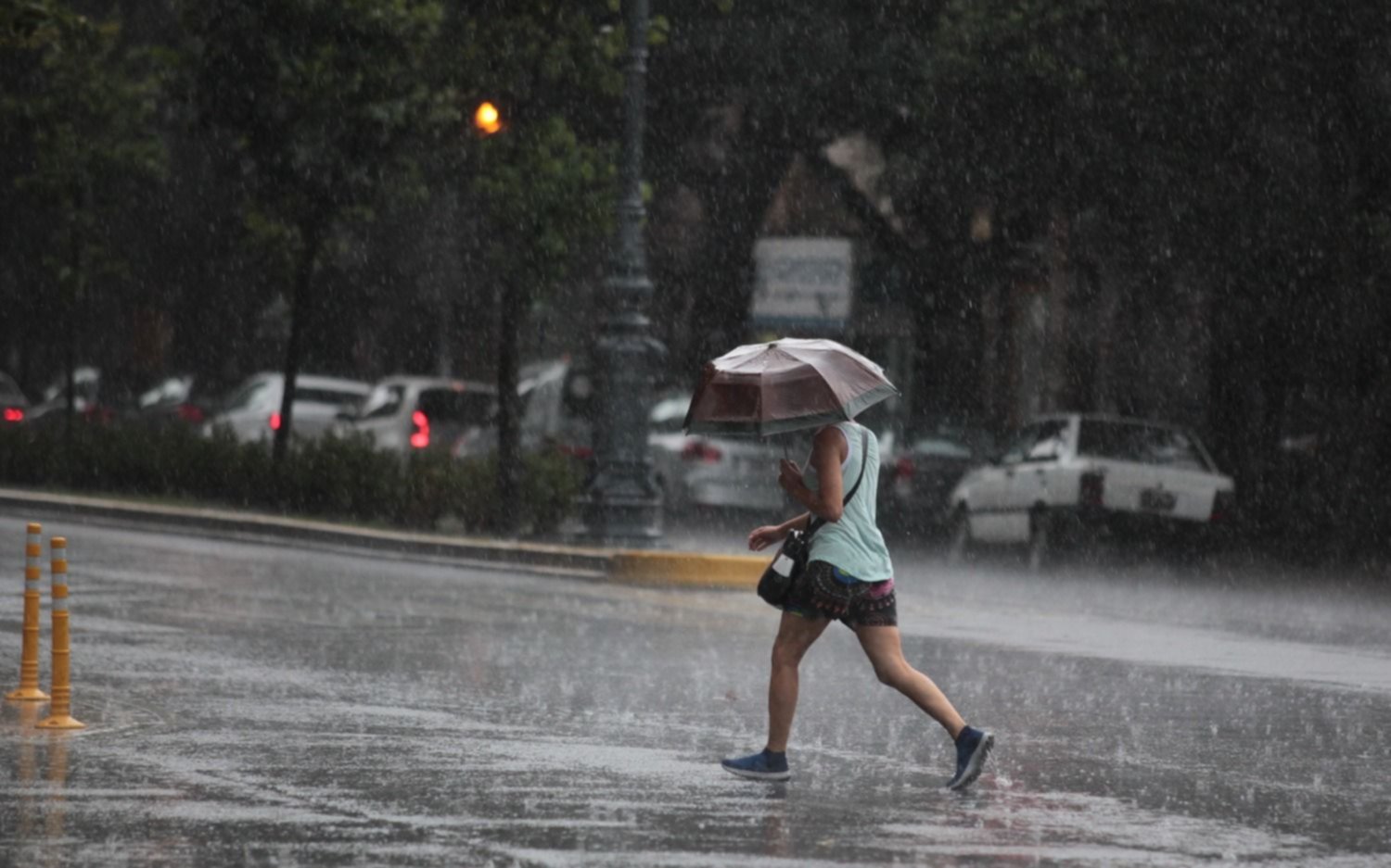 El domingo arrancó lluvioso y se esperan nuevas precipitaciones