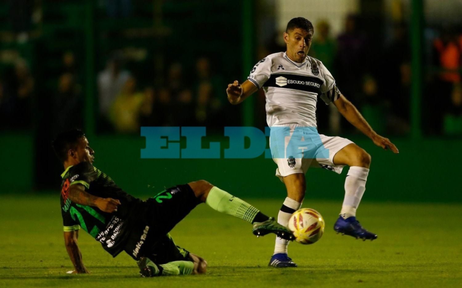 Gimnasia consiguió un enorme triunfo en Varela y se metió en los Cuartos de la Copa