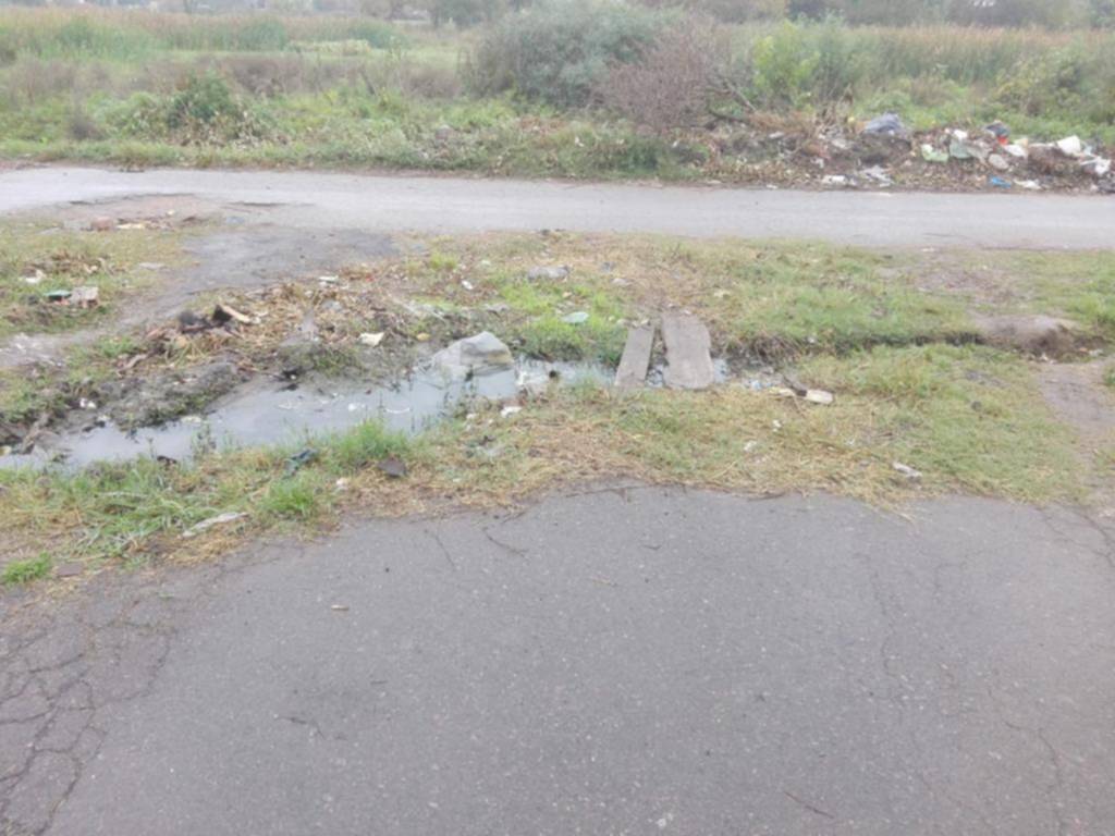 Reclamos por una calle intransitable en 115 y 608