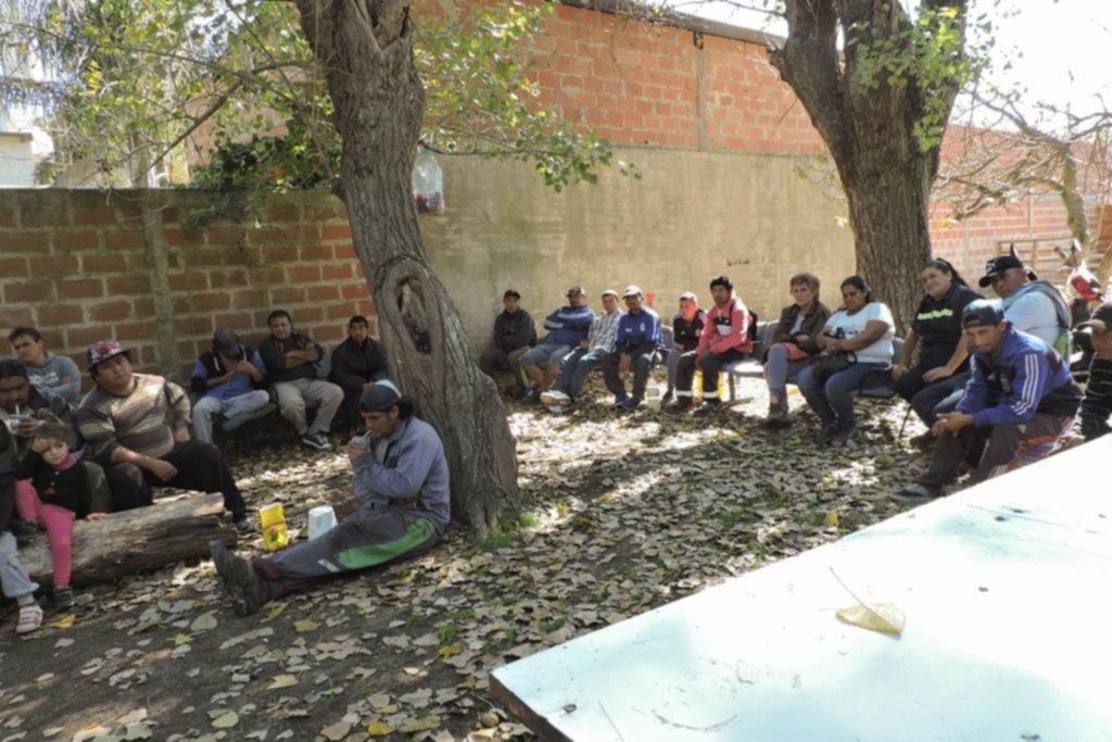 Universitarios dan clases a cartoneros para lograr mejoras en el uso de la basura