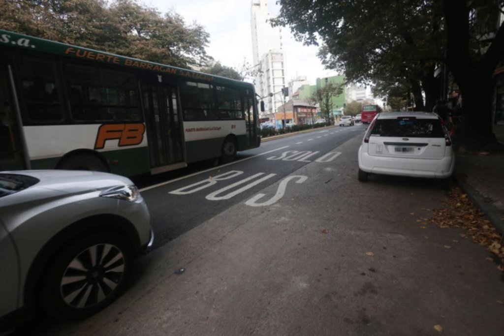 Colocarán tachas y cordones para que se respeten los carriles preferenciales