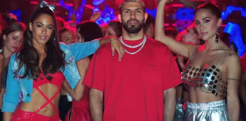 Con “22”, Tini se pasa a la cumbia y baila el Kun Agüero