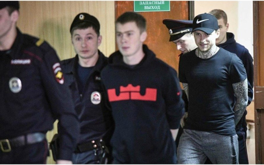 Dos futbolístas rusos, condenados a 1 año y medio de cárcel por agresiones en la vía pública