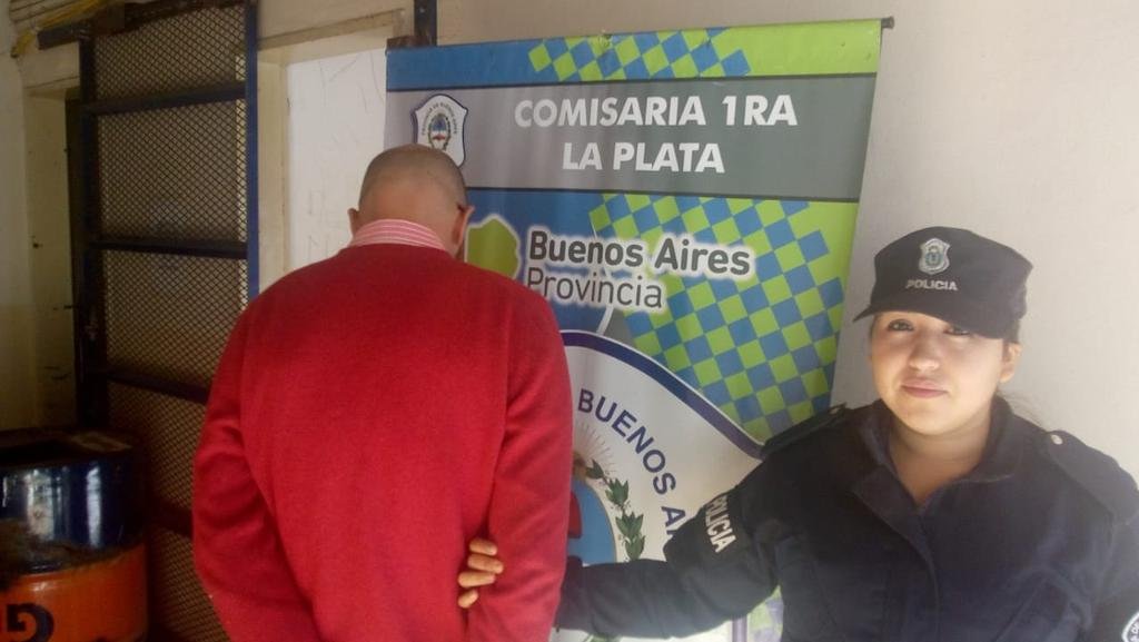 Detienen a ex policía que decía ser espía en un acto de Garro