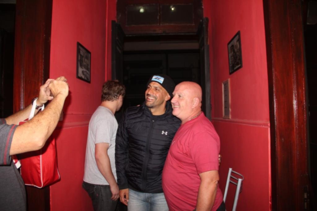 Verón llegó a Jujuy y por la noche festejó junto a la filial Sergio Gurrieri