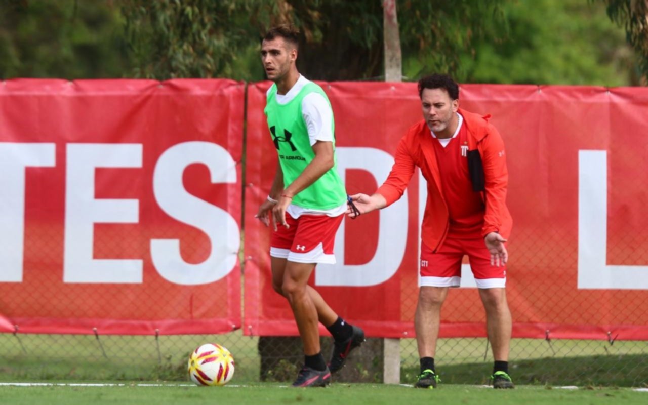 Con Sarmiento (R) a la vista, la mañana en Estudiantes fue a puro táctico
