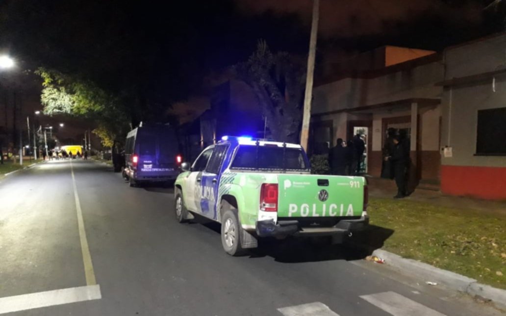 Bala perdida atraviesa una pared de durlock de una casa y mata a una joven de 20 años