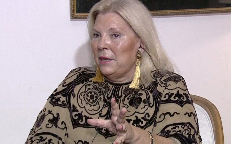 Carrió se preguntó "por qué a los argentinos les gusta tanto votar ladrones "