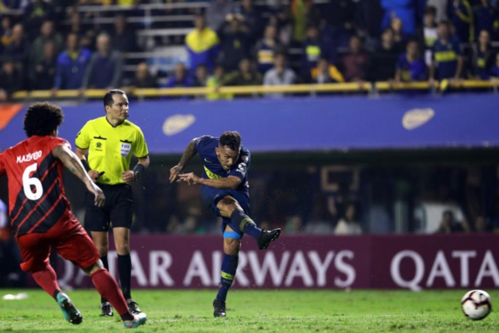 Tevez encendió a Boca, que en el final se quedó con todo