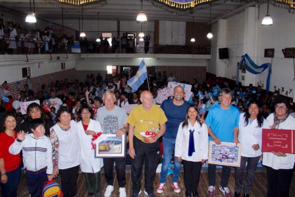 El Bocha Flores prometió bajar 10 kilos para jugar el 9N