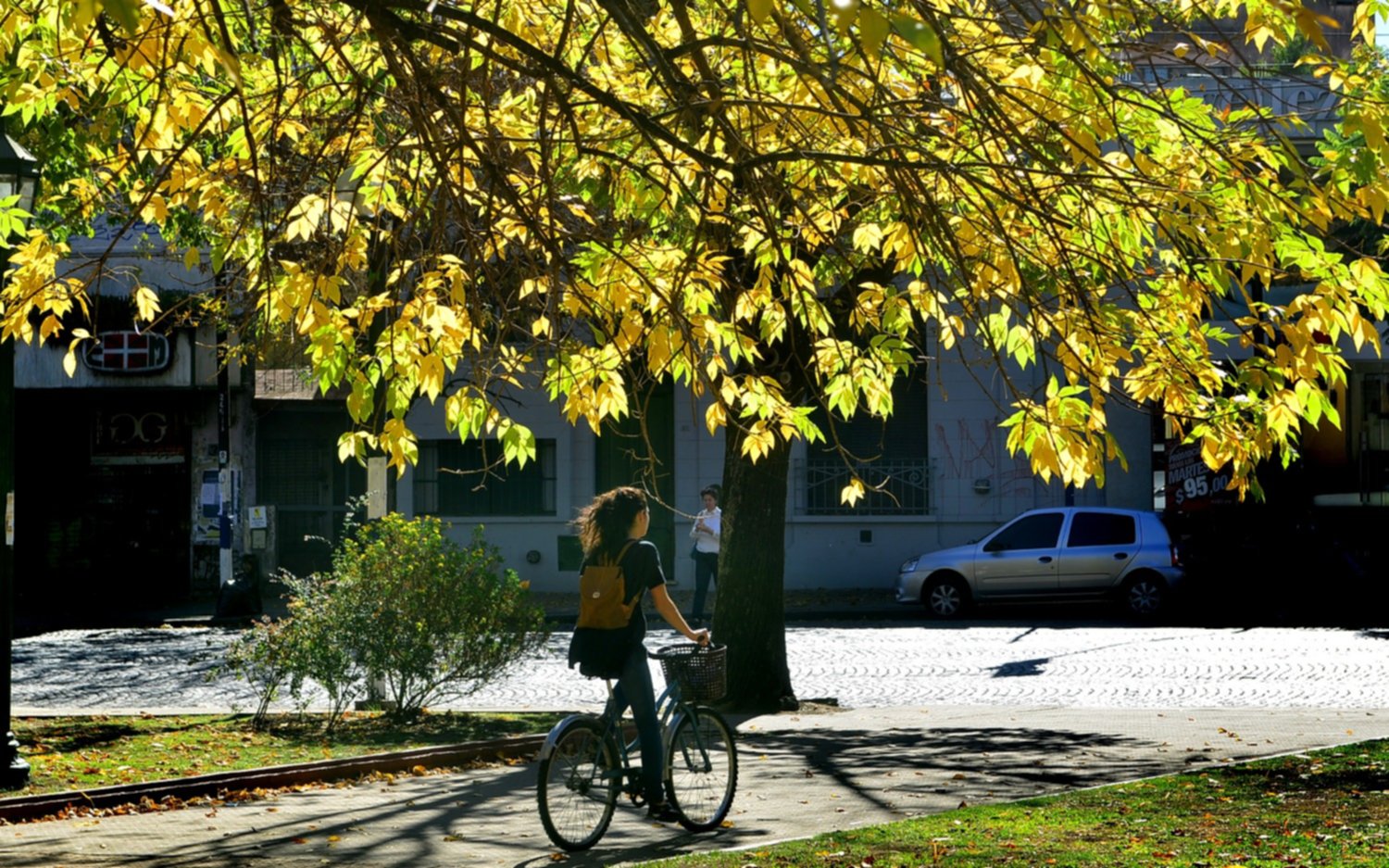Sábado fresco por la mañana y a la tarde a disfrutar de la plaza: se esperan 19 grados