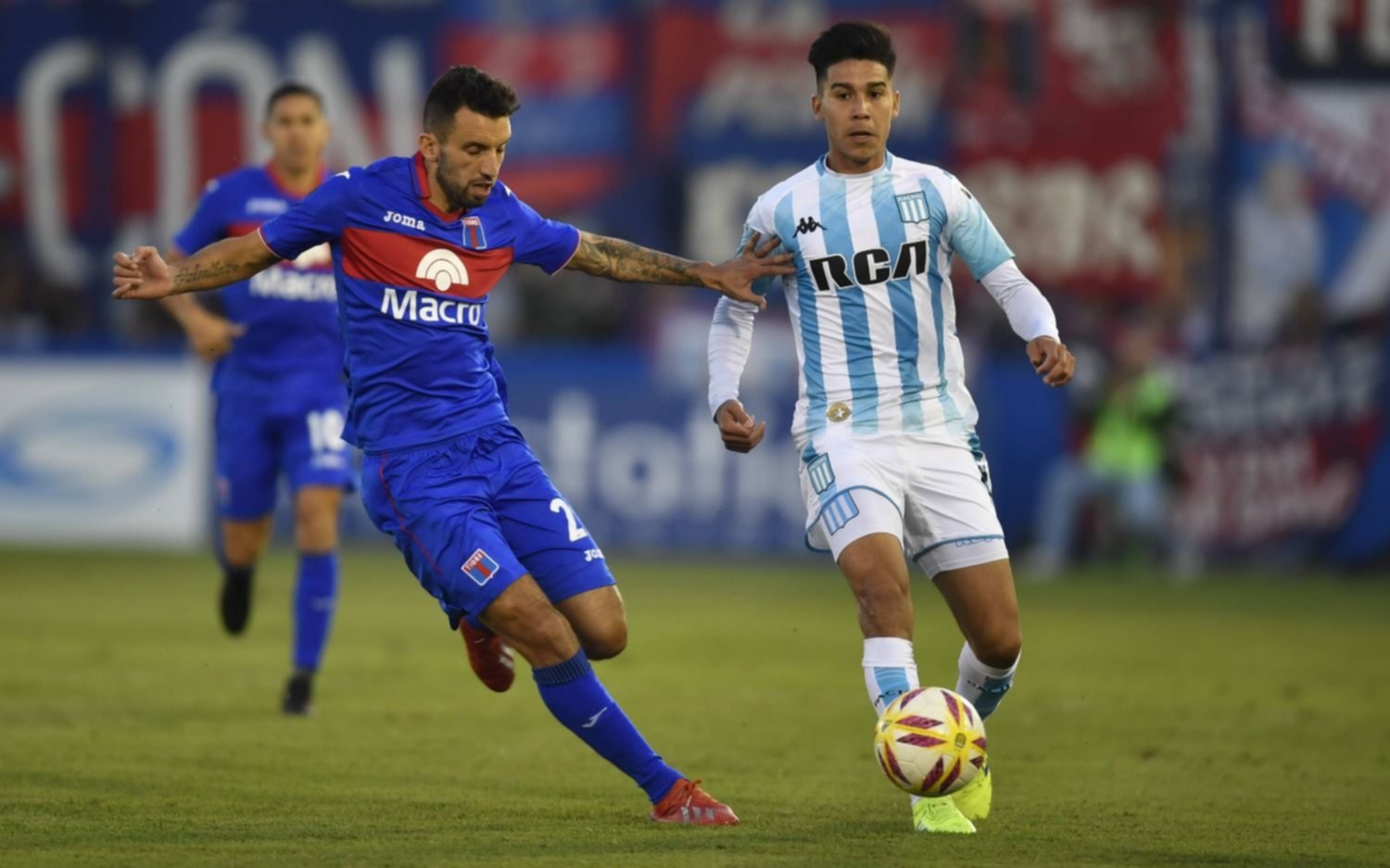 Tigre fue más que Racing y le ganó 2 a 0 en la ida en Victoria