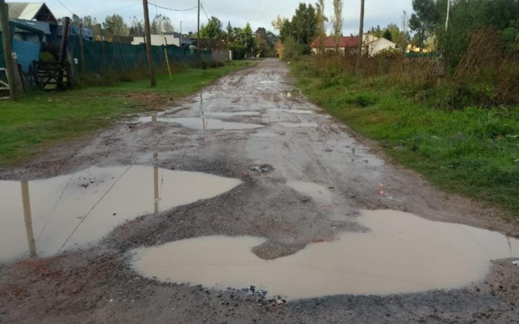 En el barrio La Emilia no pueden salir de sus casas tras cada lluvia