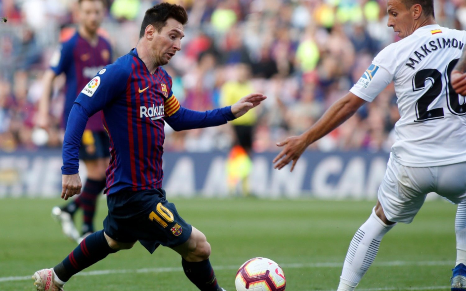 Messi se salvó de las críticas en el regreso del Barcelona al Camp Nou