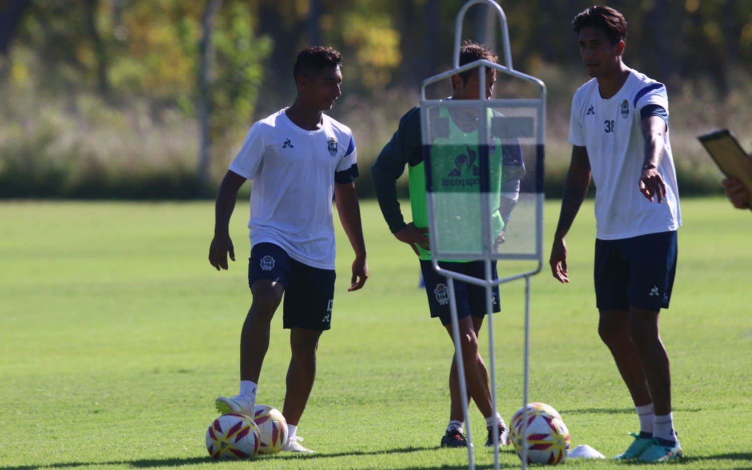 Vargas, otra vez afuera del banco y entró en acción la tercera camiseta