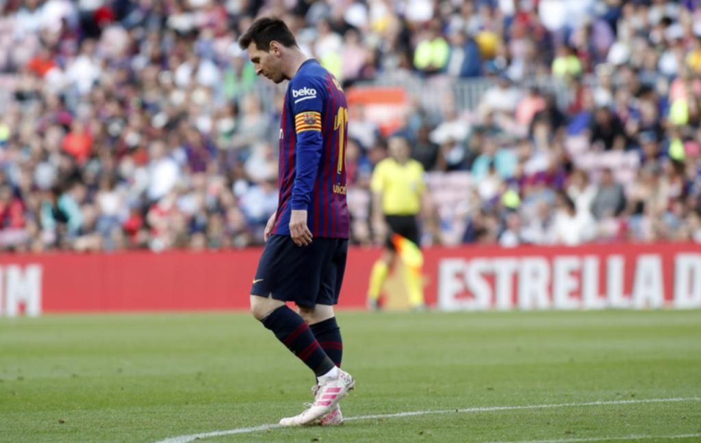 Pese a la ovación del Camp Nou, se observó a un Messi cabizbajo