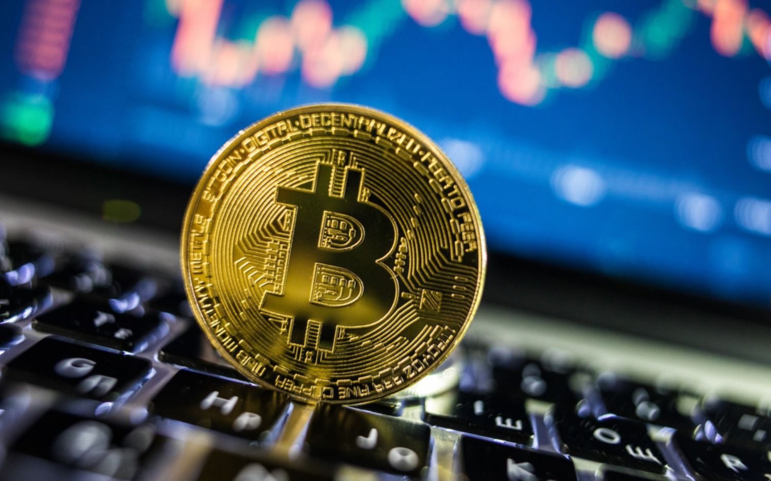 El bitcoin, imparable: roza los 8.000 dólares