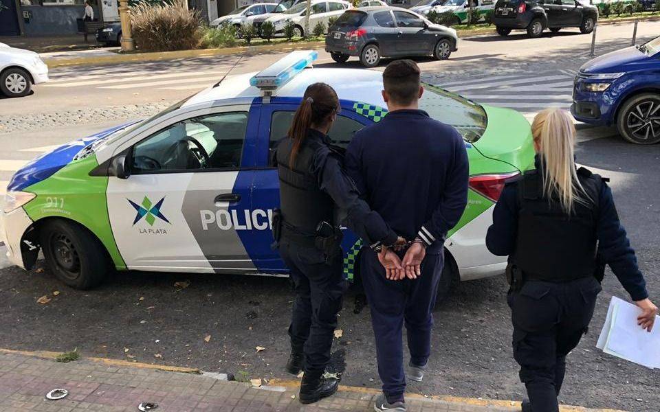 Quiso retirar una moto secuestrada con un Formulario 08 falso y quedó detenido