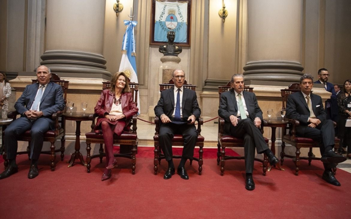 El Gobierno salió a criticar duro la decisión de la Corte que demoraría el juicio por corrupción contra Cristina Kirchner