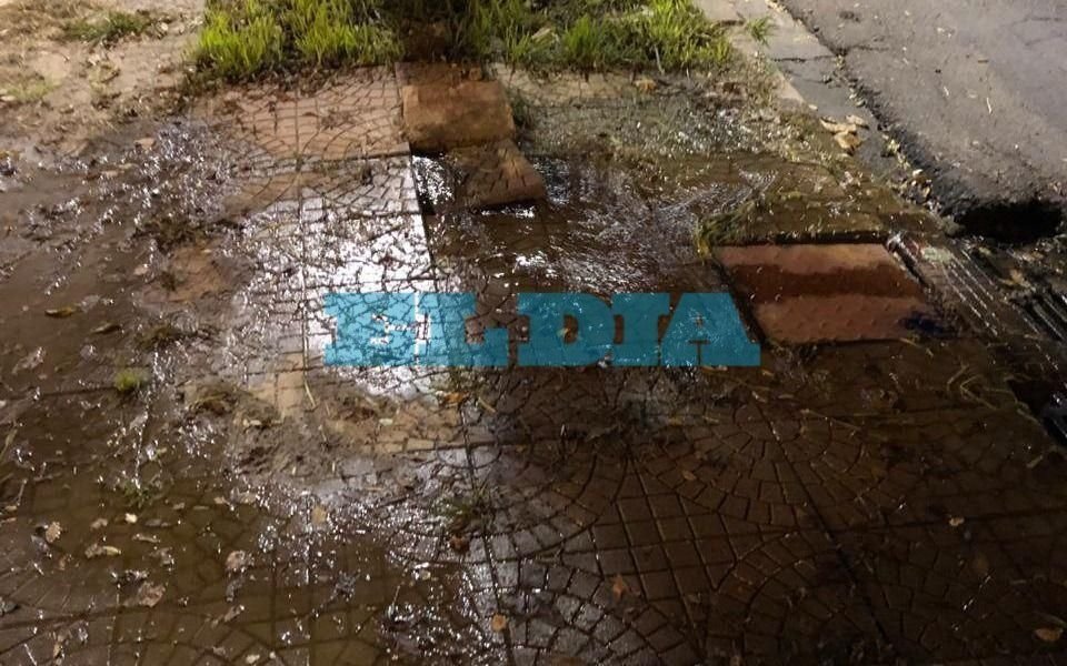 Quejas por una pérdida de agua de tres meses en 10 y 67
