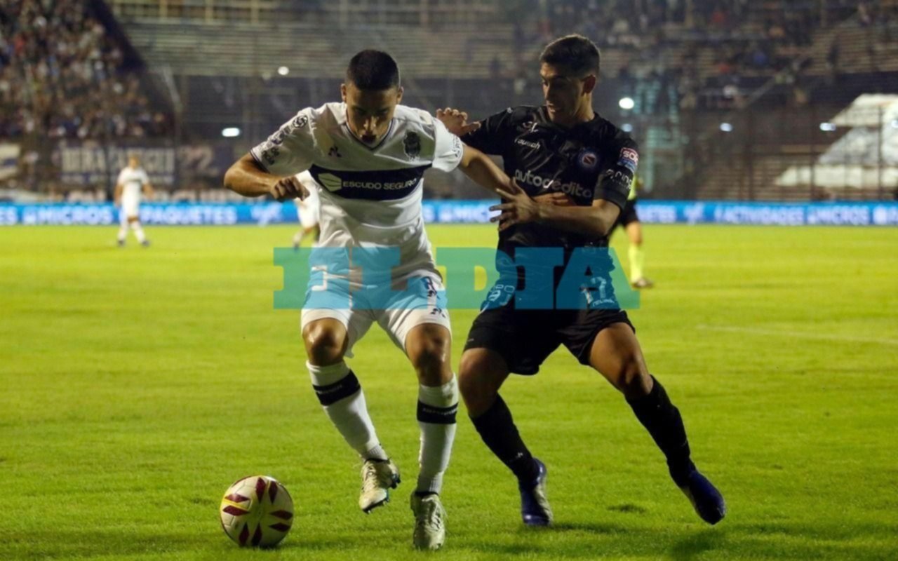 Faravelli: "Soy un agradecido al club y me sentaré a escuchar una propuesta"