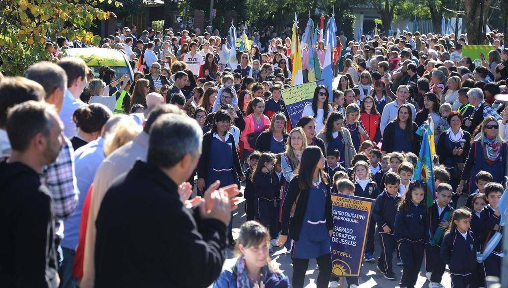 Un día de fiesta en City Bell con clima familiar para celebrar el 105 aniversario