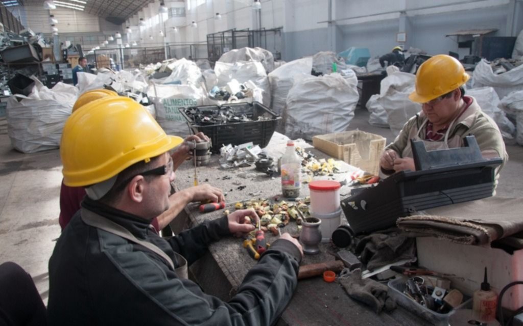 Cárceles bonaerenses: desguazaron más de 170 toneladas de material tecnológico en desuso 