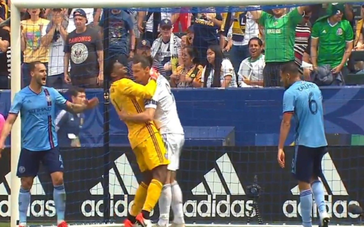 Sancionan al sueco Ibrahimovic por agresión y sufre el Galaxy de Barros Schelotto