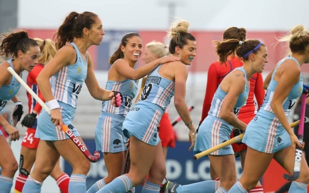 Los Leones ganaron 3-2 y Las Leonas, 2-1, en los penales, frente a Gran Bretaña