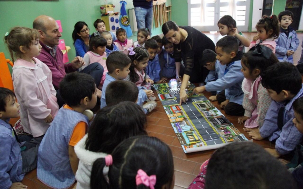 Entrega de kits de robótica en jardines de infantes de gestión estatal
