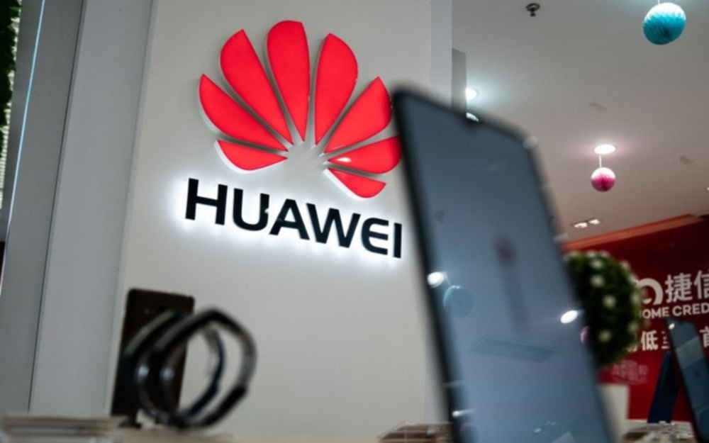 La guerra entre EE.UU y China llegó a los celulares: Google rompió con Huawei 