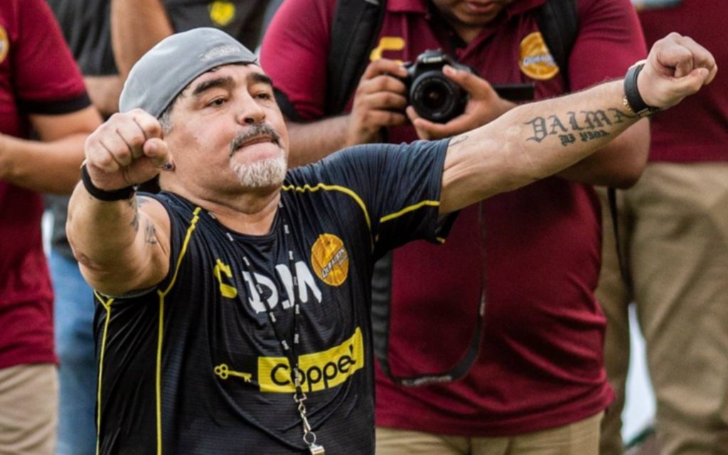 Maradona viene a la Argentina para operarse antes de arreglar con Dorados