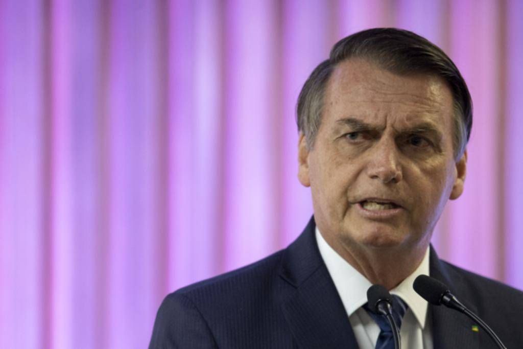 Bolsonaro ahora prohibe que los civiles porten fusiles