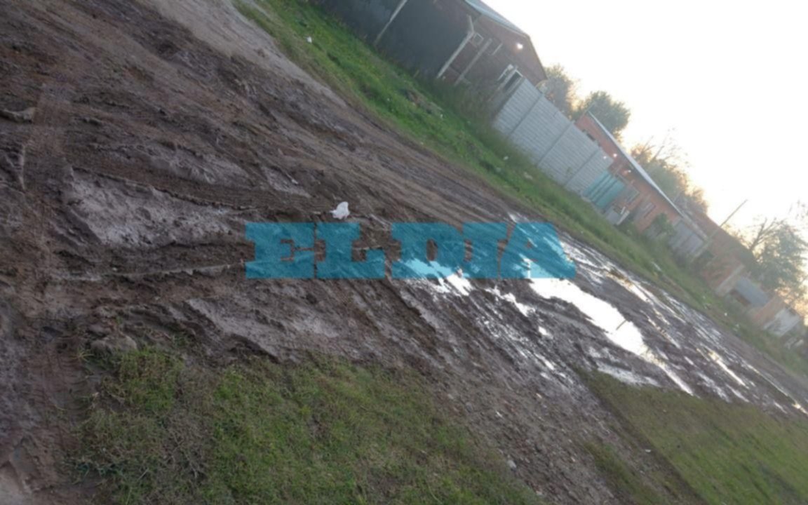 Exigen que la calle 142 entre 525 y 526 sea arreglada