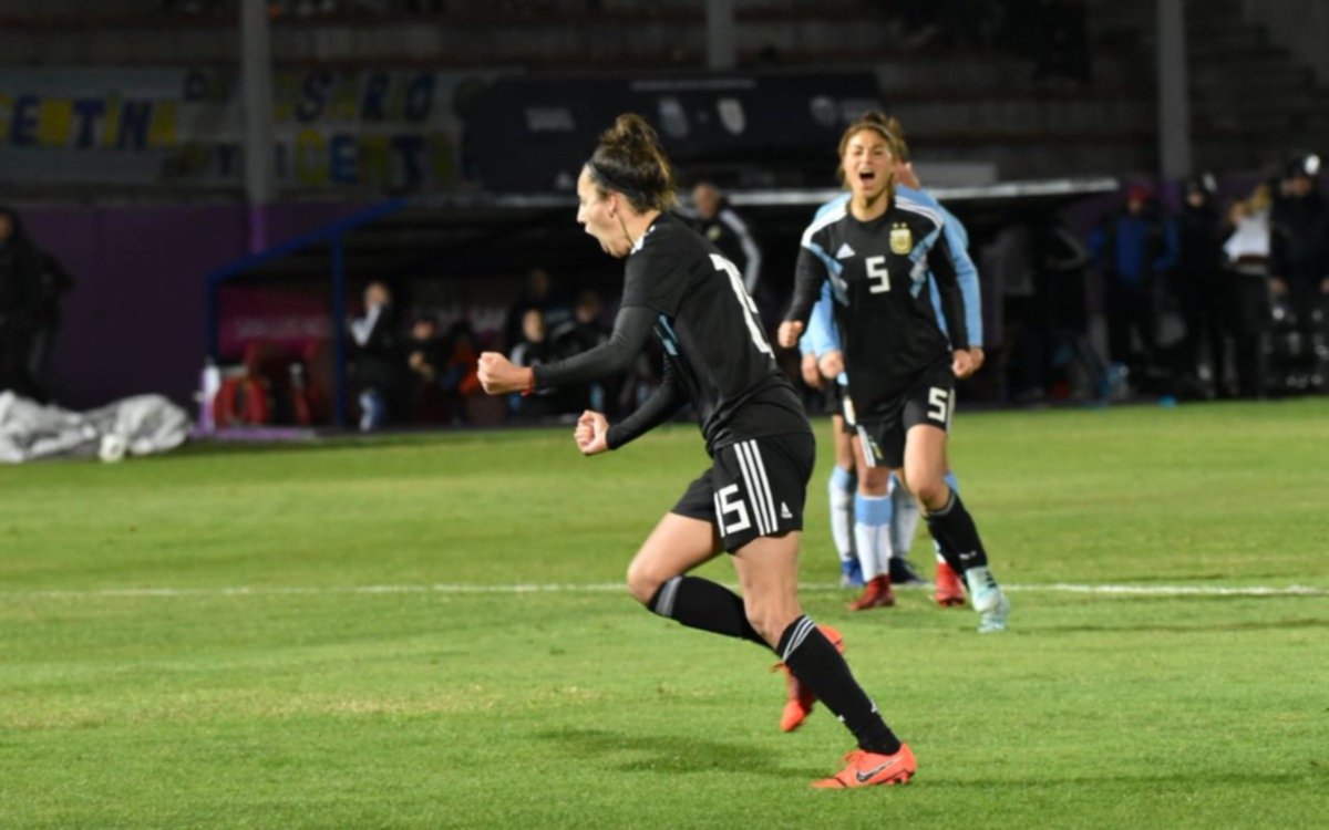 Las chicas de selección argentina se despidieron con una victoria frente a Uruguay