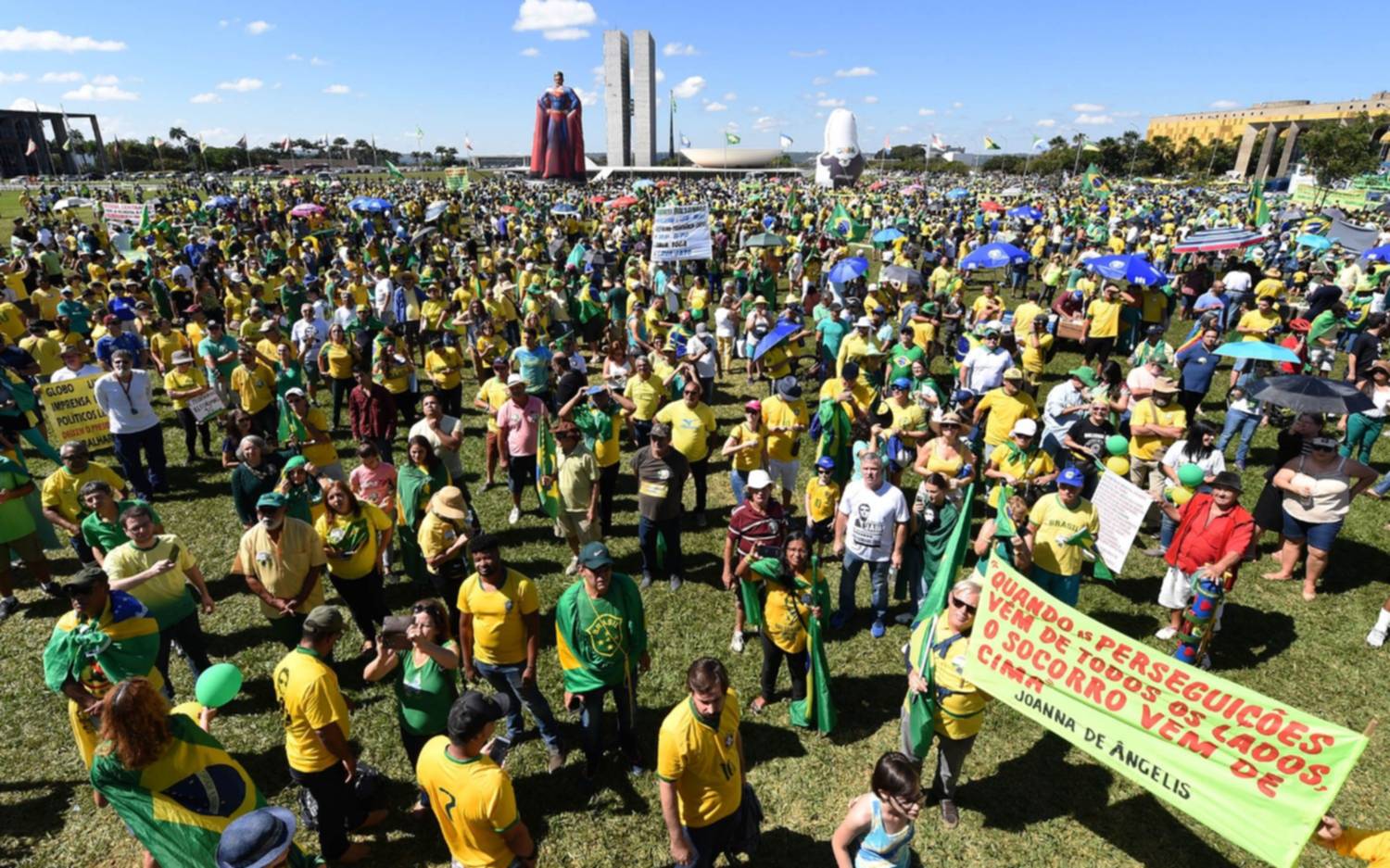 Grupos de derecha salieron a las calles para defender a Bolsonaro