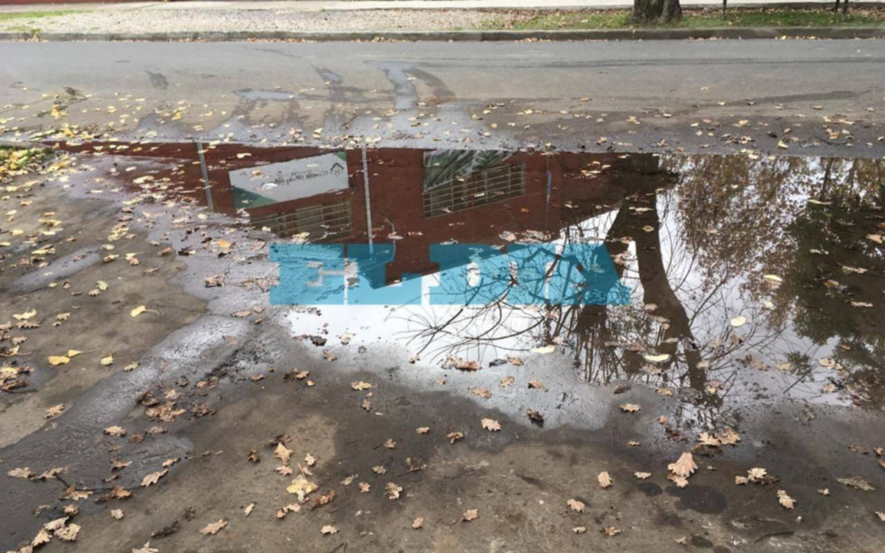 Un "verdadero lago" causa problemas en una zona de City Bell
