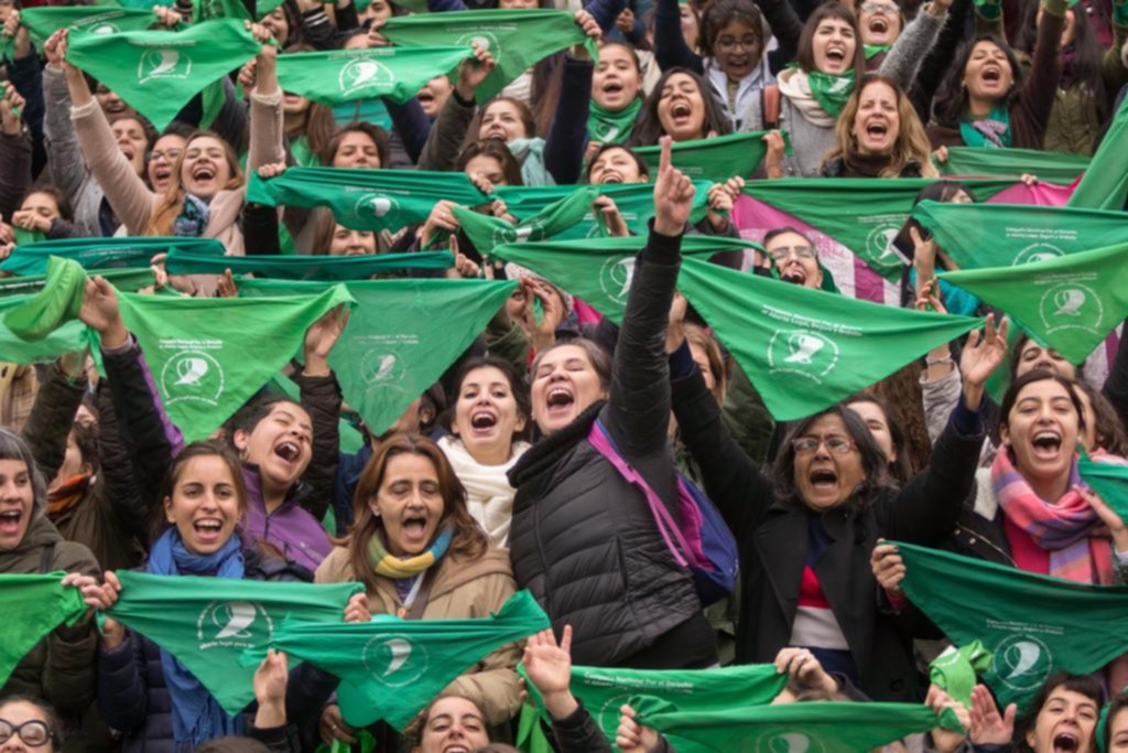 Actrices acompañarán el proyecto sobre el aborto con otro “pañuelazo”